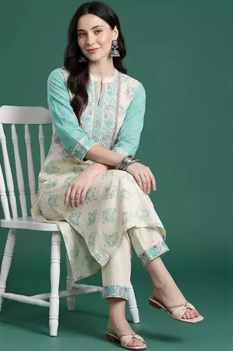 Women Floral Printed Regular Beads and Stones Pure Cotton Kurta with Trousers