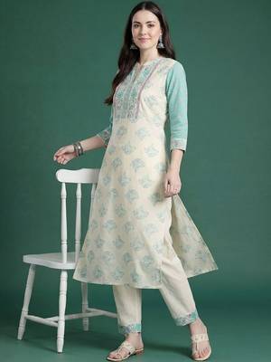 Women Floral Printed Regular Beads and Stones Pure Cotton Kurta with Trousers 5