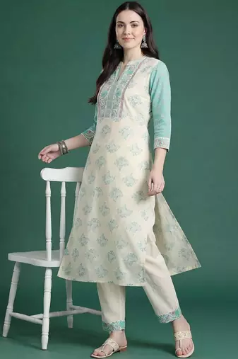 Women Floral Printed Regular Beads and Stones Pure Cotton Kurta with Trousers