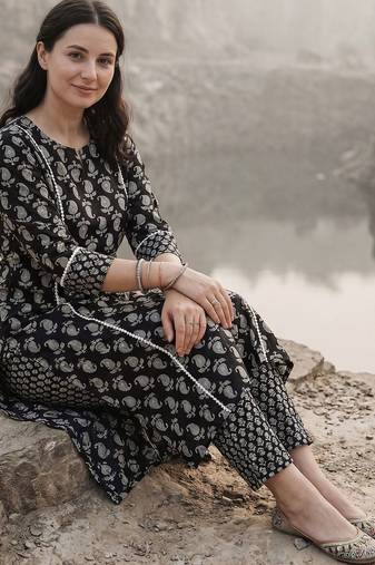 Women Paisley Printed Panelled Mirror Work Pure Cotton Kurta with Trousers