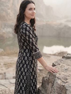 Women Paisley Printed Panelled Mirror Work Pure Cotton Kurta with Trousers 4