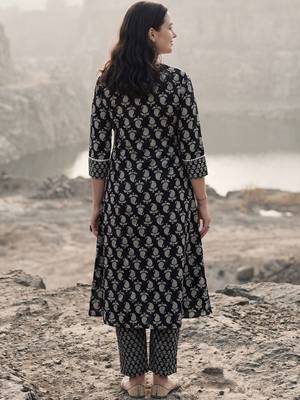 Women Paisley Printed Panelled Mirror Work Pure Cotton Kurta with Trousers 6