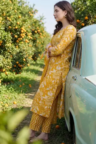 Women Floral Printed Regular Mirror Work Kurta with Trousers & With Dupatta