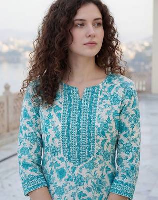 Women Floral Printed Regular Beads and Stones Kurta with Trousers & With Dupatta 2