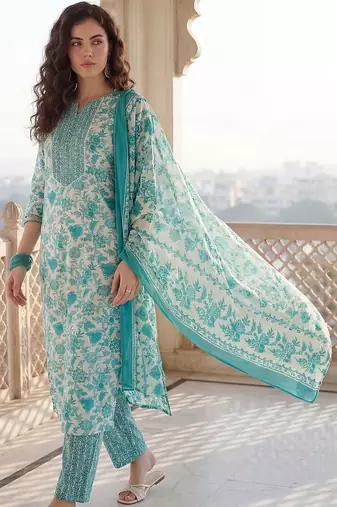 Women Floral Printed Regular Beads and Stones Kurta with Trousers & With Dupatta