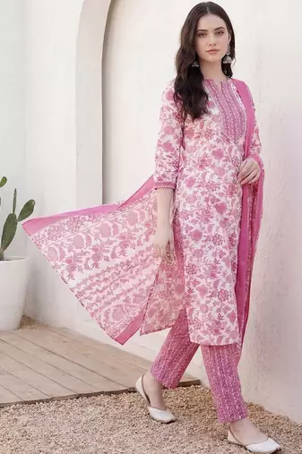 Women Floral Printed Regular Beads and Stones Kurta with Trousers & With Dupatta