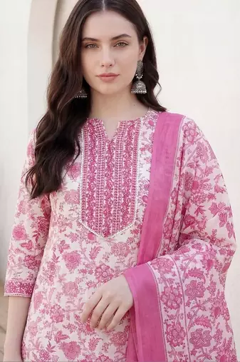 Women Floral Printed Regular Beads and Stones Kurta with Trousers & With Dupatta