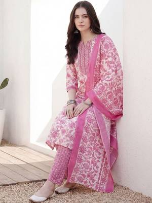 Women Floral Printed Regular Beads and Stones Kurta with Trousers & With Dupatta 4