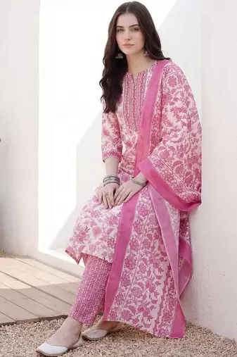 Women Floral Printed Regular Beads and Stones Kurta with Trousers & With Dupatta