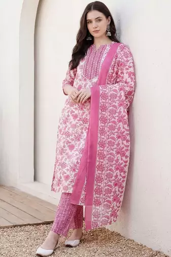 Women Floral Printed Regular Beads and Stones Kurta with Trousers & With Dupatta