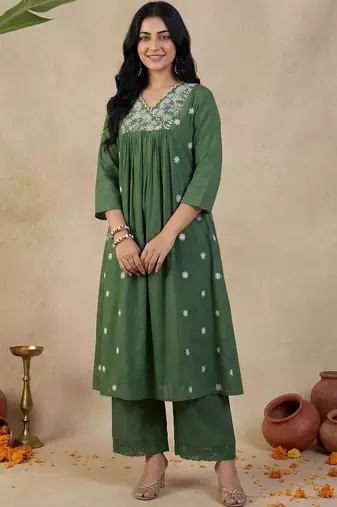 Women Ethnic Motifs Embroidered Panelled Thread Work Kurta with Palazzos