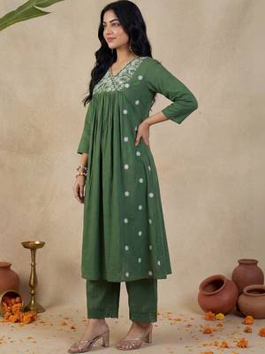 Women Ethnic Motifs Embroidered Panelled Thread Work Kurta with Palazzos 4