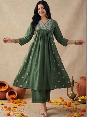 Women Ethnic Motifs Embroidered Panelled Thread Work Kurta with Palazzos 5