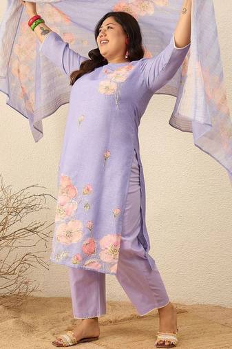 Plus Size Floral Printed Regular Kurta with Trousers & With Dupatta