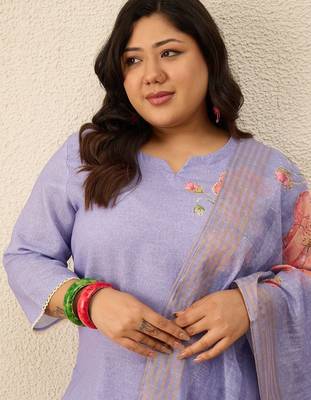 Plus Size Floral Printed Regular Kurta with Trousers & With Dupatta 2