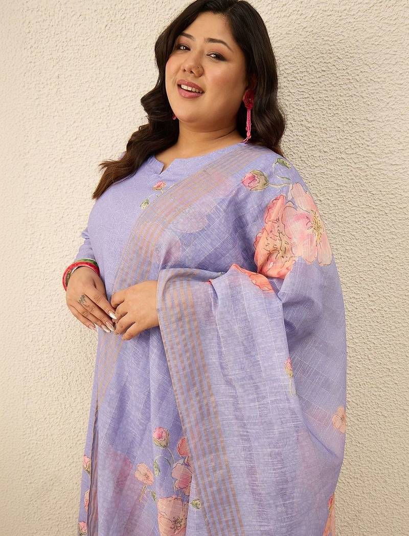 Plus Size Floral Printed Regular Kurta with Trousers & With Dupatta