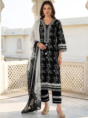 Women Floral Printed Regular Thread Work Pure Cotton Kurta with Trousers & With Dupatta 1
