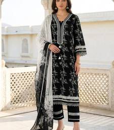 Women Floral Printed Regular Thread Work Pure Cotton Kurta with Trousers & With Dupatta