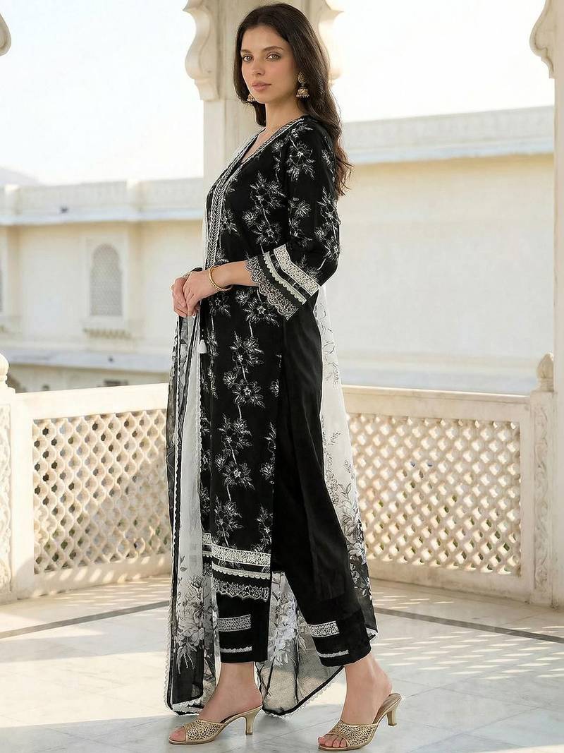 Women Floral Printed Regular Thread Work Pure Cotton Kurta with Trousers & With Dupatta
