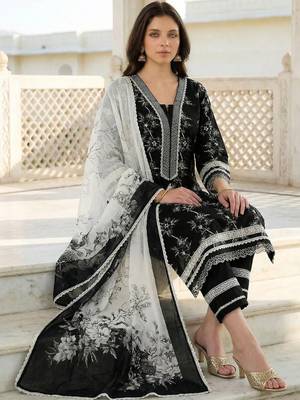 Women Floral Printed Regular Thread Work Pure Cotton Kurta with Trousers & With Dupatta 6