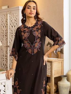Women Floral Embroidered Regular Thread Work Kurta with Palazzos 1