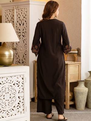 Women Floral Embroidered Regular Thread Work Kurta with Palazzos 6