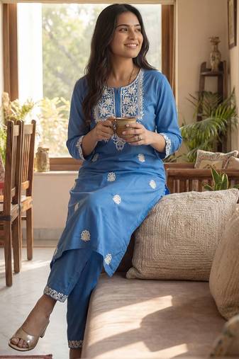 Women Ethnic Motifs Embroidered Regular Thread Work Kurta with Trousers