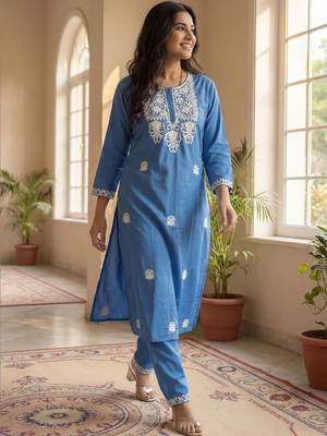 Women Ethnic Motifs Embroidered Regular Thread Work Kurta with Trousers 2