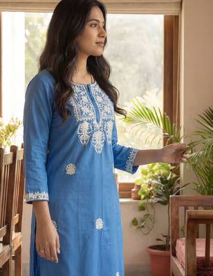 Women Ethnic Motifs Embroidered Regular Thread Work Kurta with Trousers 4