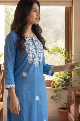 Women Ethnic Motifs Embroidered Regular Thread Work Kurta with Trousers