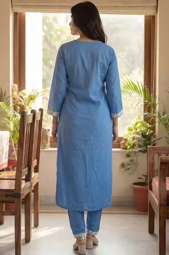 Women Ethnic Motifs Embroidered Regular Thread Work Kurta with Trousers