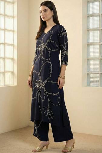 Women Floral Embroidered Regular Thread Work Kurta with Palazzos