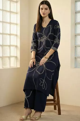 Women Floral Embroidered Regular Thread Work Kurta with Palazzos
