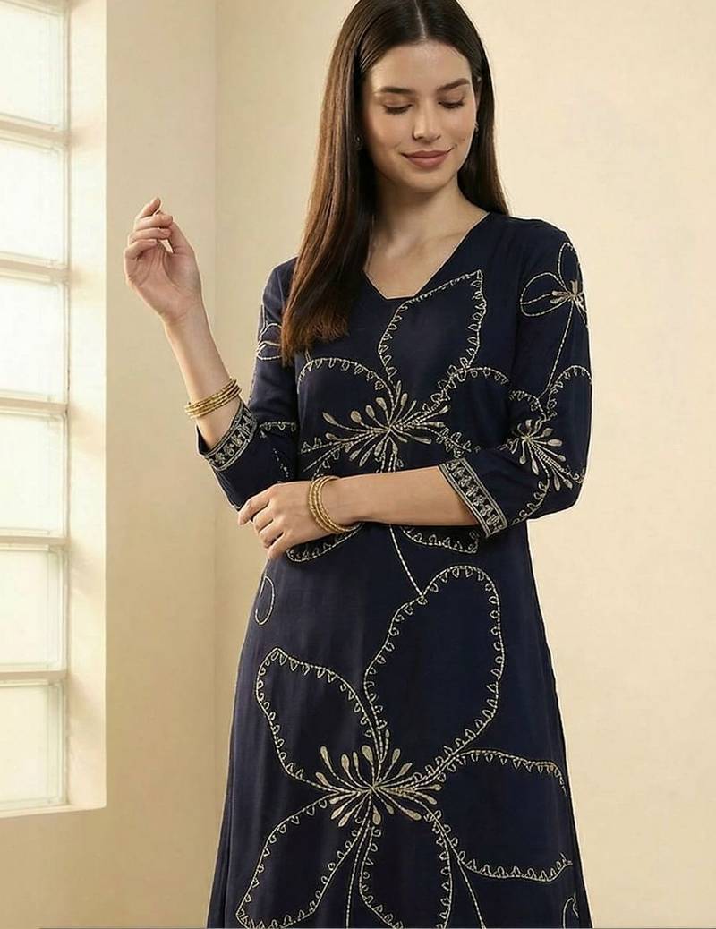 Women Floral Embroidered Regular Thread Work Kurta with Palazzos