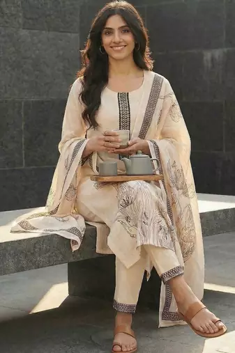 Women Floral Printed Regular Linen Kurta with Trousers & With Dupatta