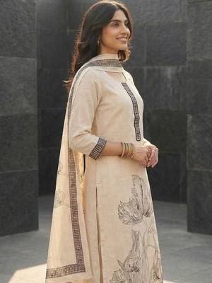 Women Floral Printed Regular Linen Kurta with Trousers & With Dupatta 5