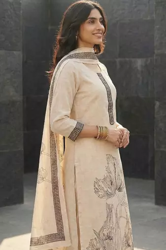 Women Floral Printed Regular Linen Kurta with Trousers & With Dupatta