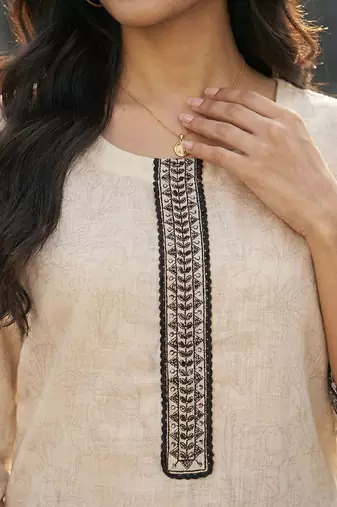 Women Floral Printed Regular Linen Kurta with Trousers & With Dupatta