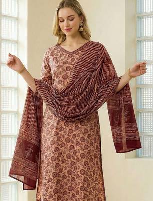 Women Floral Printed Regular Pure Cotton Kurta with Trousers & With Dupatta 4
