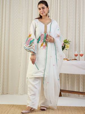 Ethnic Motifs Embroidered V-Neck Thread Work Kurta With Trousers & Dupatta 1