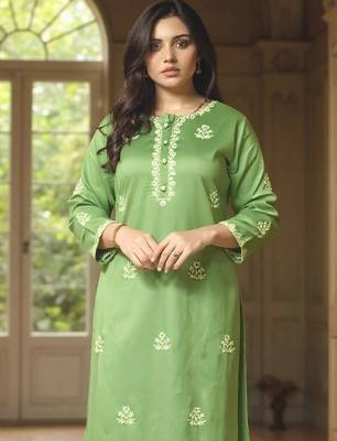 Women Ethnic Motifs Embroidered Kurta with Trousers 1