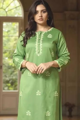 Women Ethnic Motifs Embroidered Kurta with Trousers
