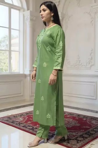 Women Ethnic Motifs Embroidered Kurta with Trousers