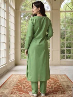 Women Ethnic Motifs Embroidered Kurta with Trousers 4