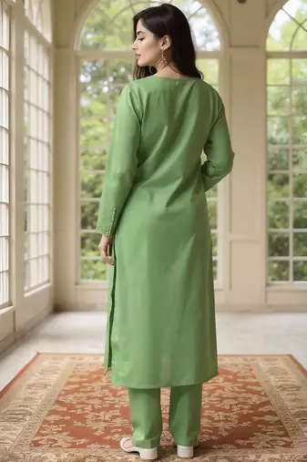 Women Ethnic Motifs Embroidered Kurta with Trousers