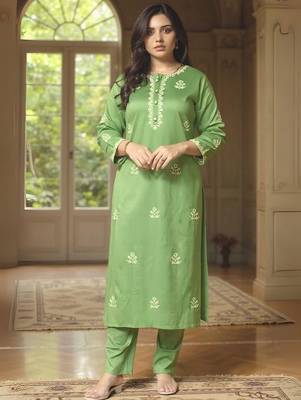 Women Ethnic Motifs Embroidered Kurta with Trousers 5