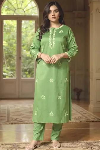Women Ethnic Motifs Embroidered Kurta with Trousers