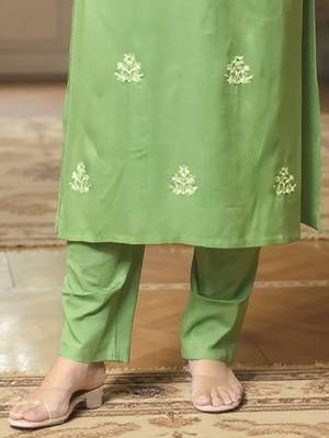 Women Ethnic Motifs Embroidered Kurta with Trousers 6