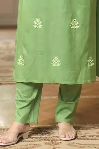 Women Ethnic Motifs Embroidered Kurta with Trousers