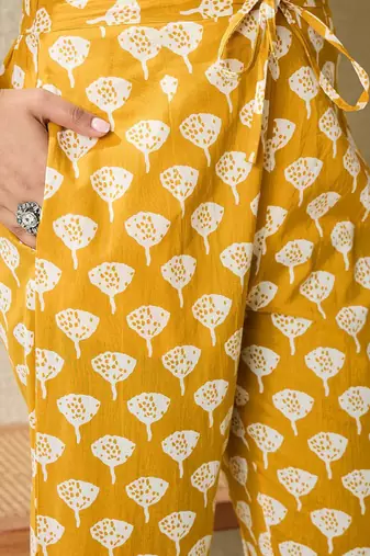 Floral Printed V-Neck Pure Cotton Straight Kurta With Trousers & Dupatta